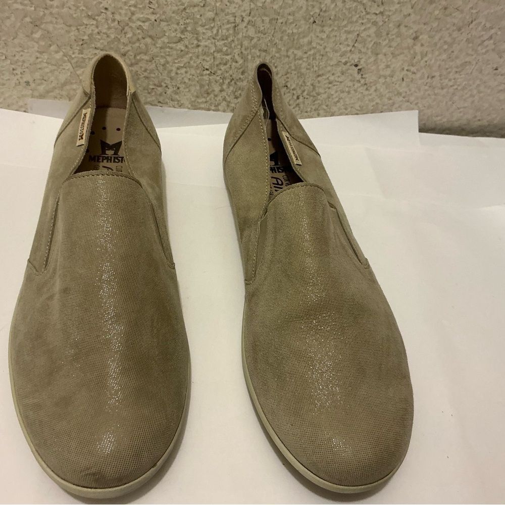 Mephisto Slip-On Shoes in Beige size 9.5